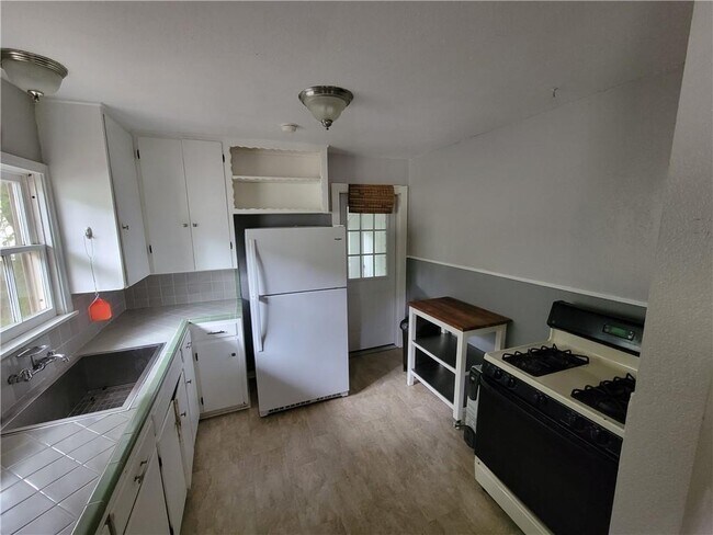 Foto del edificio - 4303 Hank Ave