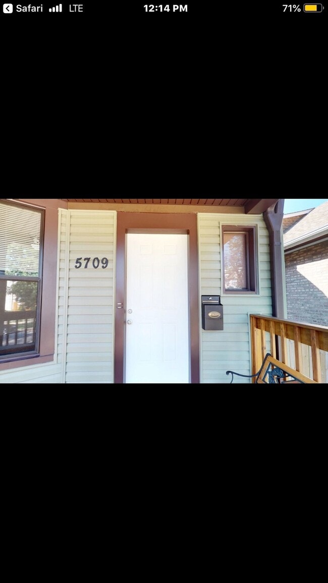 Building Photo - 5709 W Dakin St