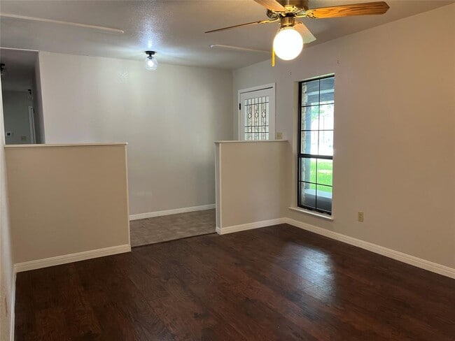 Building Photo - 1307 T H Johnson Dr