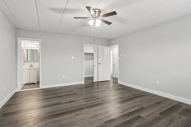 Building Photo - Laverock Place