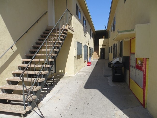 Foto del edificio - 2670 S Budlong Ave