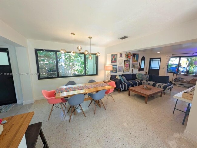 Foto del edificio - 722 SW 10th St