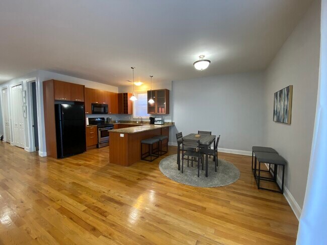 Foto del edificio - 425 E 42nd St