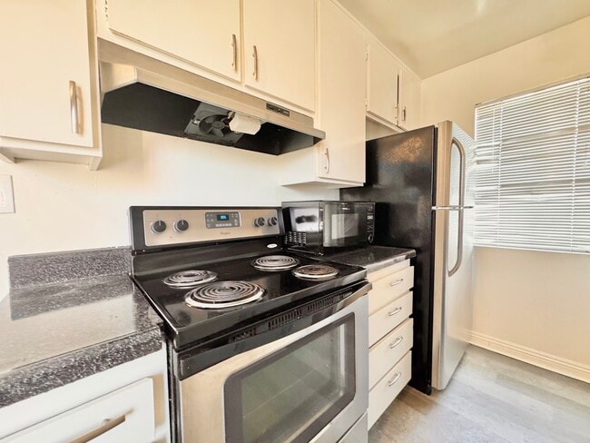 Building Photo - 3555 San Marino St