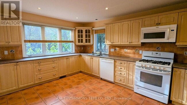 Building Photo - 6 Pattermead Crescent