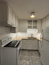 Building Photo - 1209 W Plum St