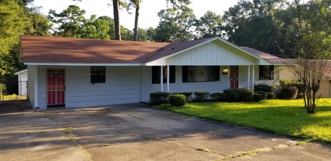 Building Photo - 738 Nakoma Dr