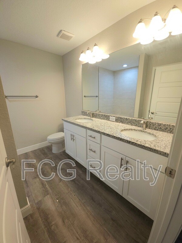 Building Photo - 9115 N Sandree Dr