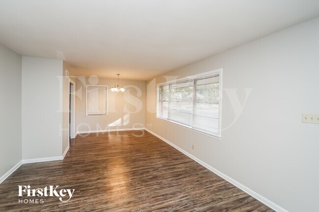 Foto del edificio - 1736 Borden Dr