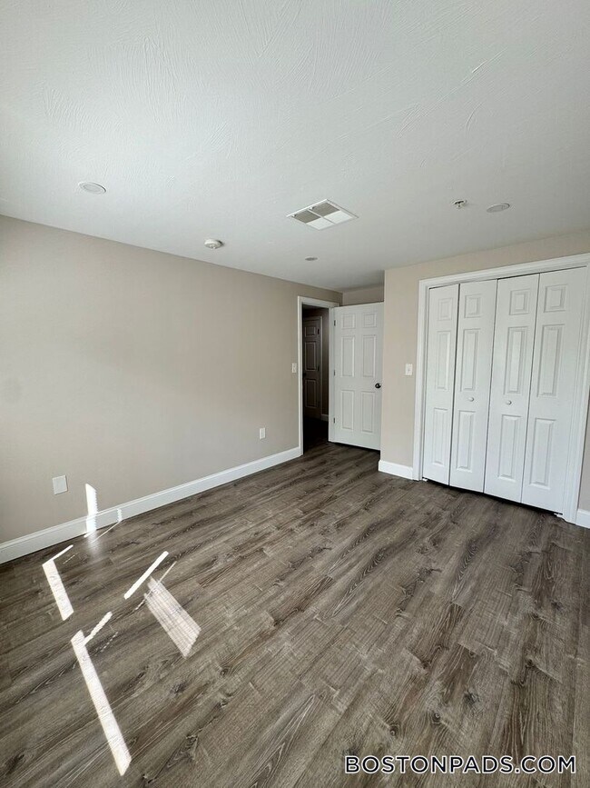 Building Photo - 23 Kenmar Dr