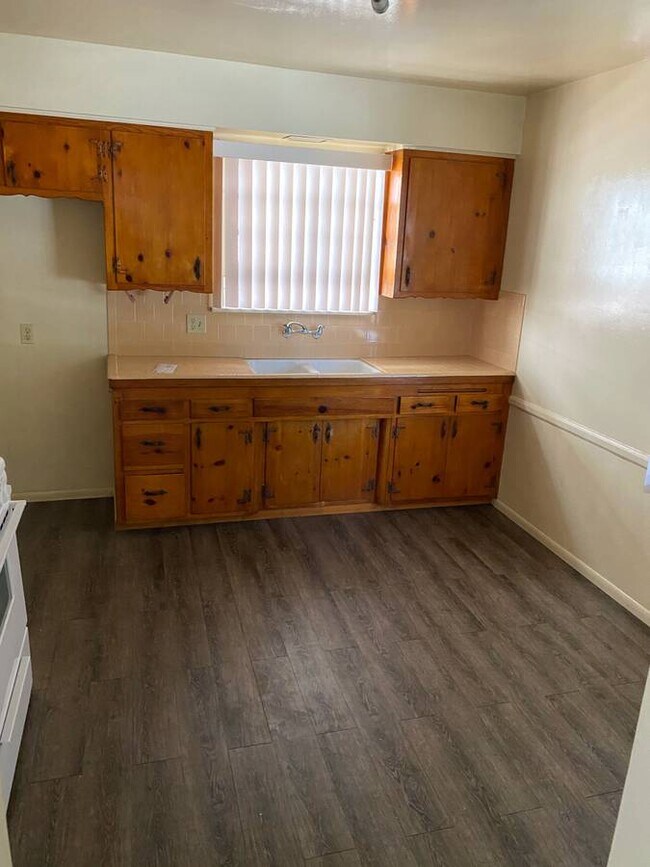 Building Photo - 5909 Cedros Ave