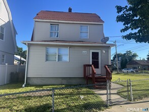 Building Photo - 2136 Barnum Ave