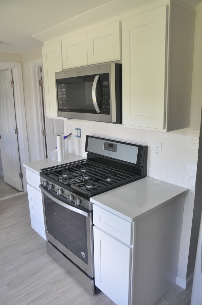 Kitchen - 138 Grove St