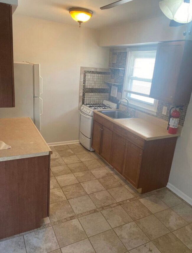 Kitchen - 232 N 9th St