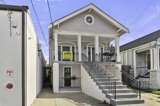 Building Photo - 1653 Treasure St