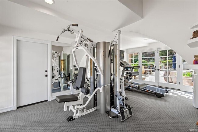 Foto del edificio - 24308 Bridle Trail Rd