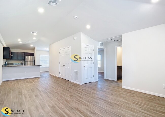 Foto del edificio - $1,394 FOR A LIMITED TIME ONLY