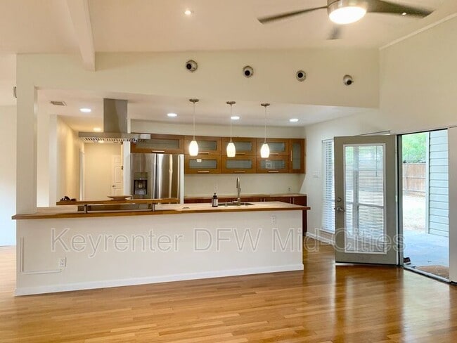 Building Photo - 501 Nottingham Dr