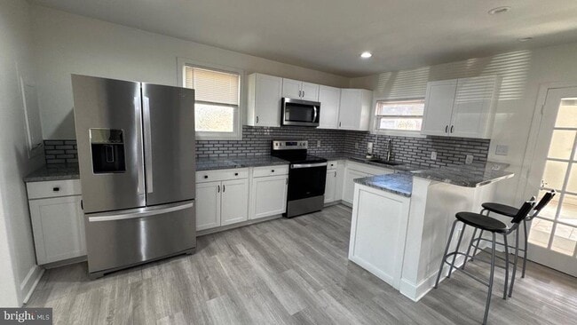 Building Photo - 7631 Beach Dr