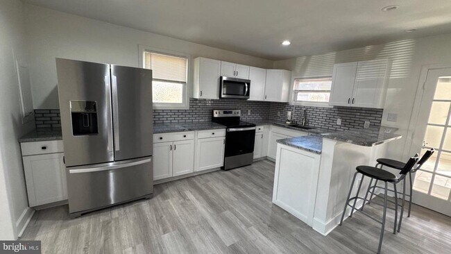 Foto del edificio - 7631 Beach Dr