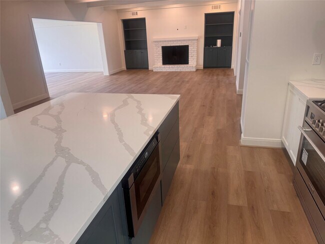 Foto del edificio - 4726 Ivanhoe St