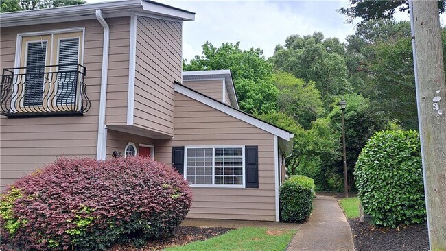 Building Photo - 1468 Briarwood Rd NE