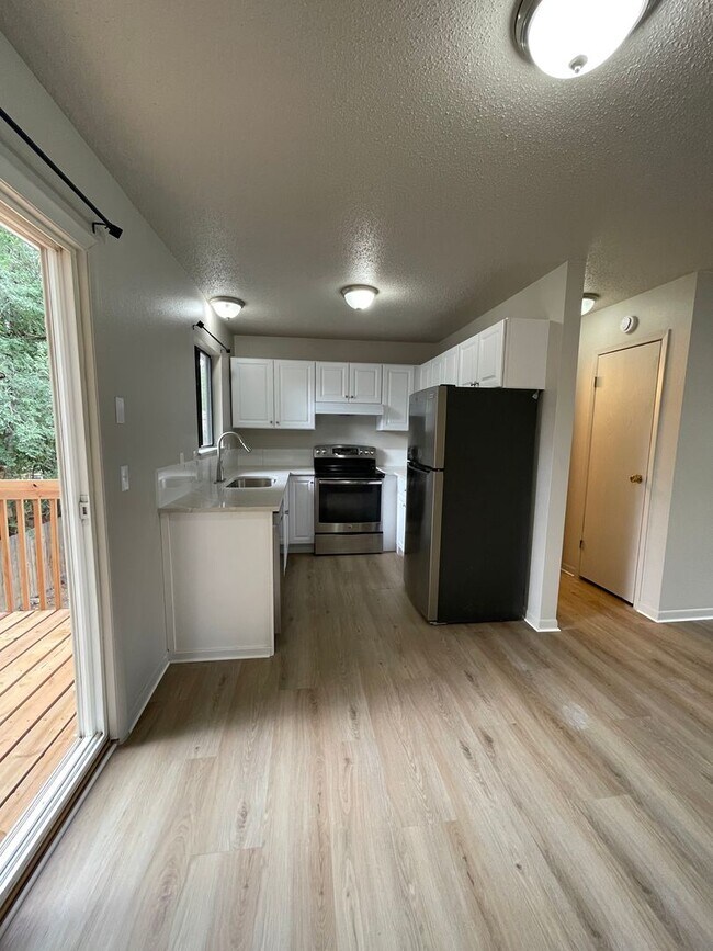 Building Photo - 607-609 Parker St Duplex