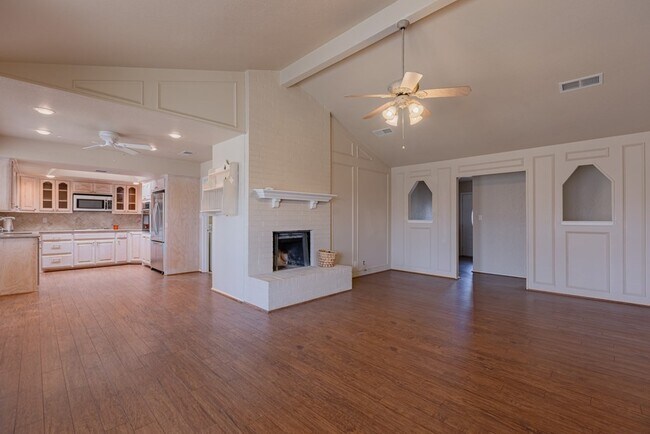 Building Photo - 8707 Holiday Dr