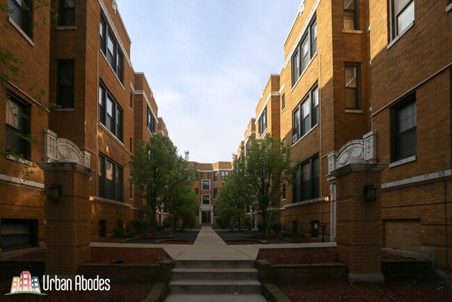 Building Photo - 725 W Barry Ave