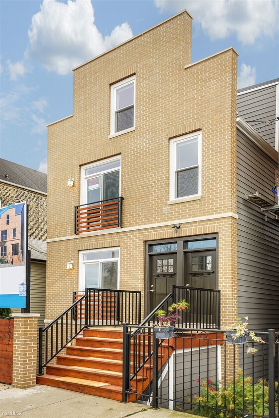Primary Photo - 1337 W Walton St