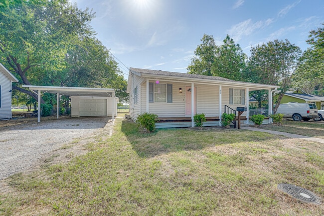 Building Photo - 830 Carver St