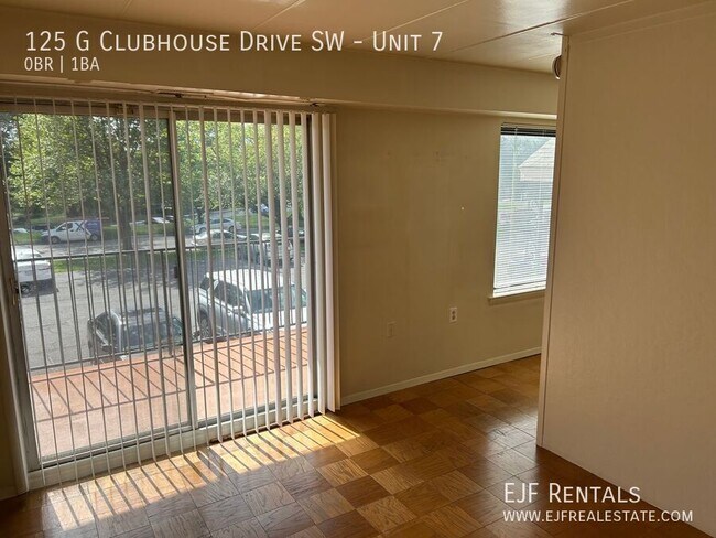 Foto del edificio - 125 Clubhouse Dr SW