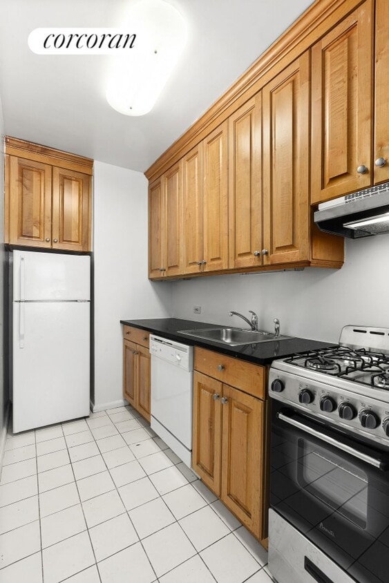 Building Photo - 222 E 35th St