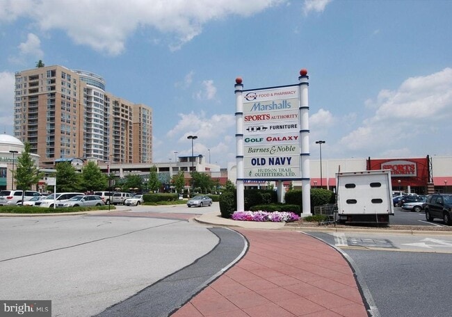 Building Photo - 11415 Commonwealth Dr