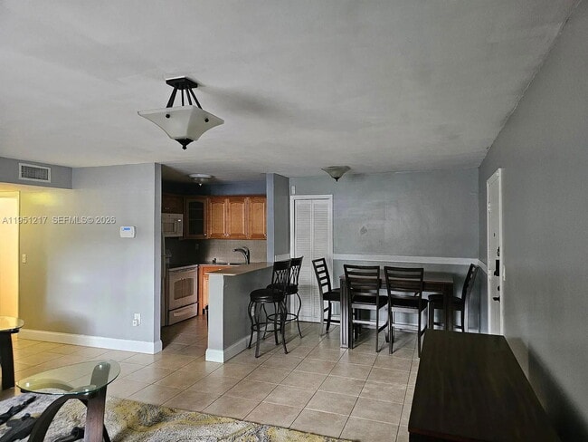 Foto del edificio - 1100 Salzedo St