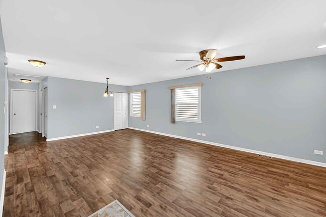 Building Photo - 9215 Fox Ct