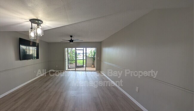 Foto del edificio - 1028 Apollo Beach Blvd