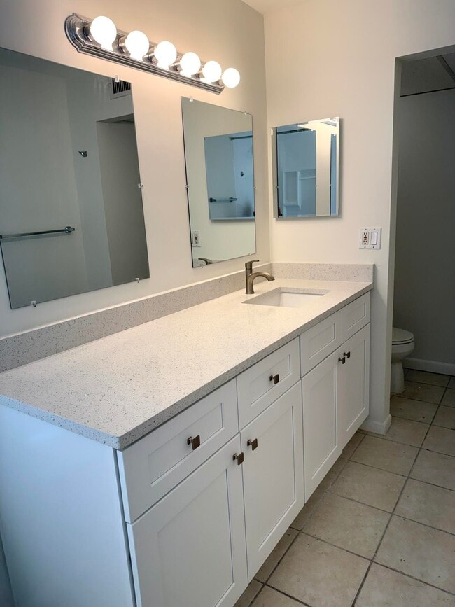 Building Photo - 629 Executive Center Dr