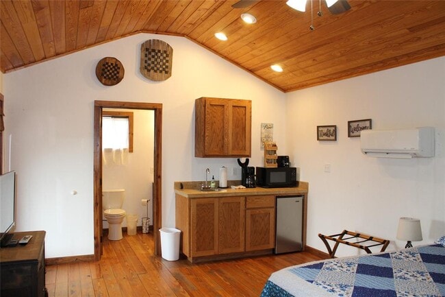 Building Photo - 961 Buttercup Ln