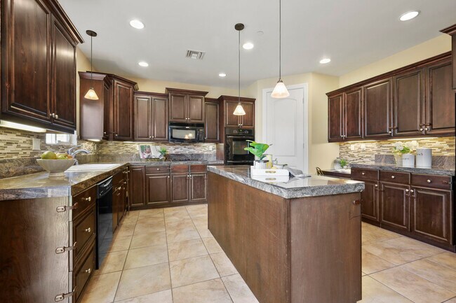 Foto del edificio - 3436 Laurashawn Ln