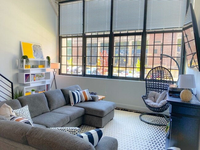 Building Photo - The coolest loft in Cincinnati Area