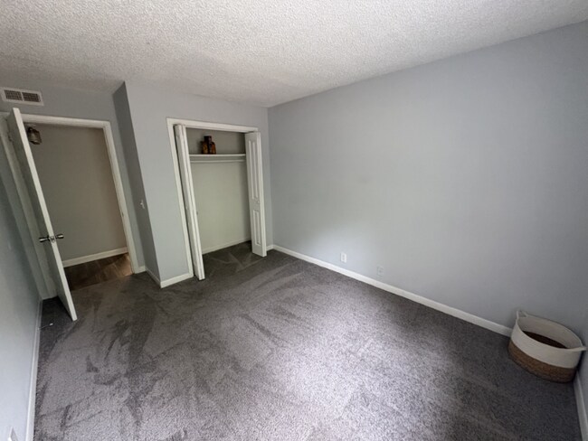 Foto del edificio - 1005 Hickory Hill Ln