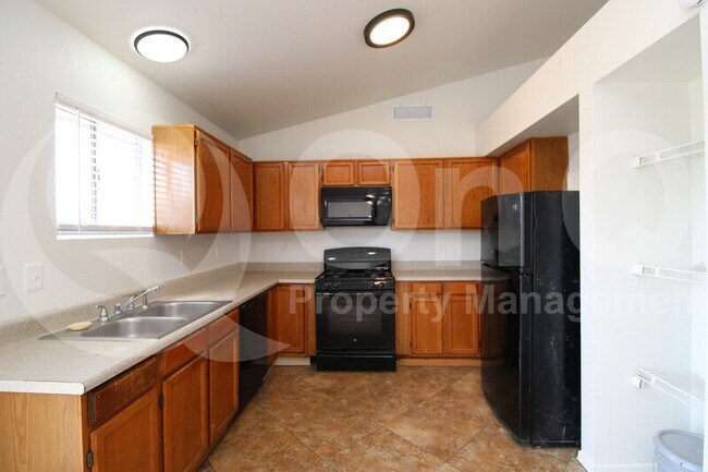 Foto del edificio - 1224 E Huntington Dr