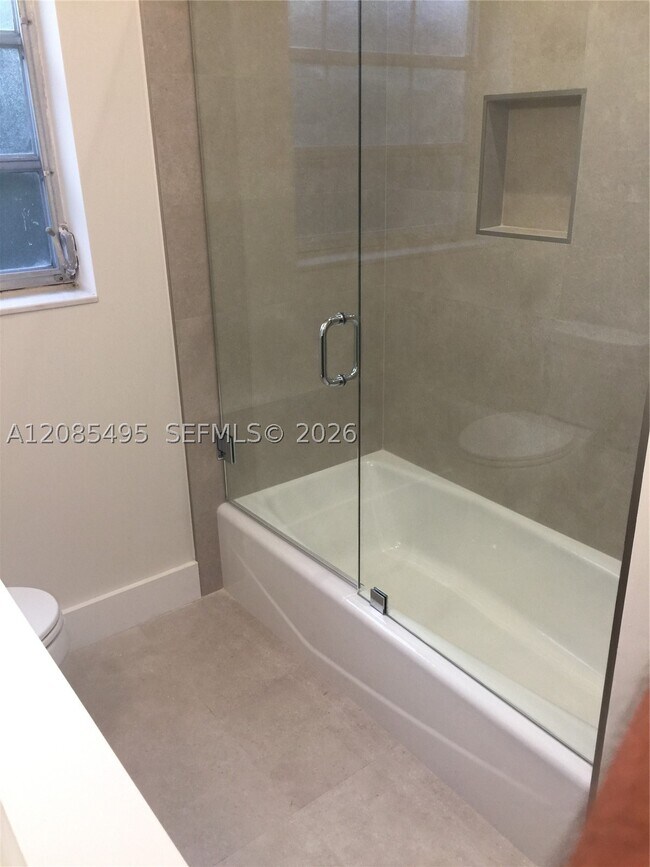 Building Photo - 609 Puerta