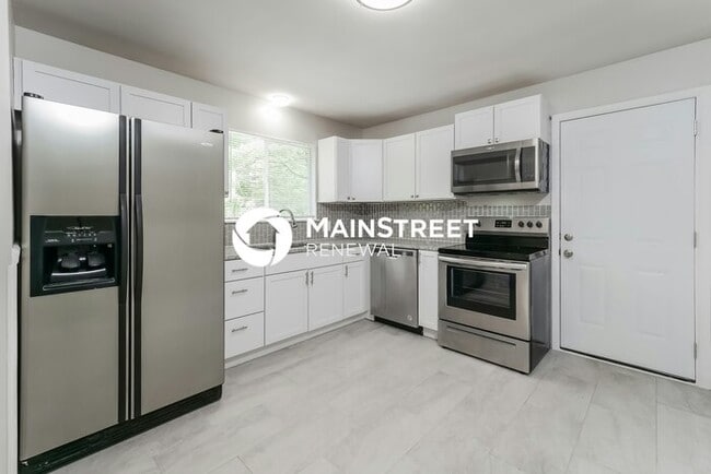 Building Photo - 3 Bedroom Pet-Friendly Home in RAYTOWN, MO with Main Street Renewal