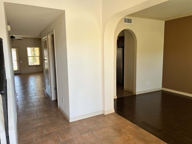 Building Photo - West El Paso. 4 Bedrooms, 2.5 baths, 2 car...