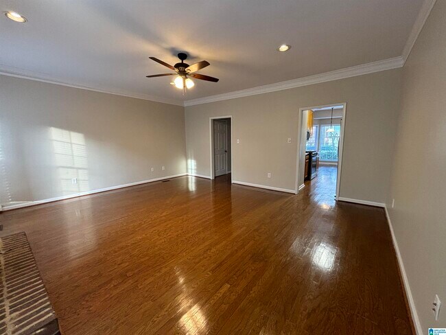 Foto del edificio - 241 Meadow Croft Cir