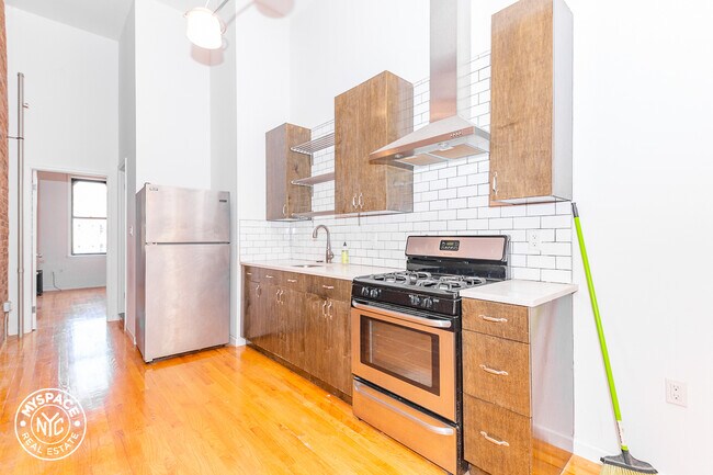 Building Photo - 1442 Dekalb Ave