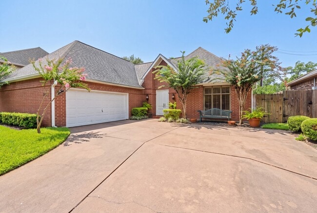 Photo - 230 Lakeside Blvd (Sugar Land, TX) House