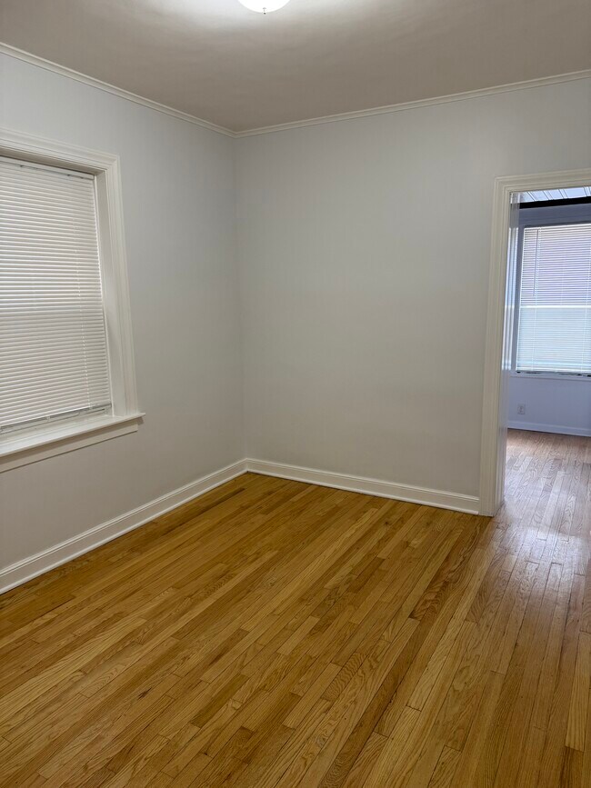 Foto del edificio - 5639 N Artesian Ave